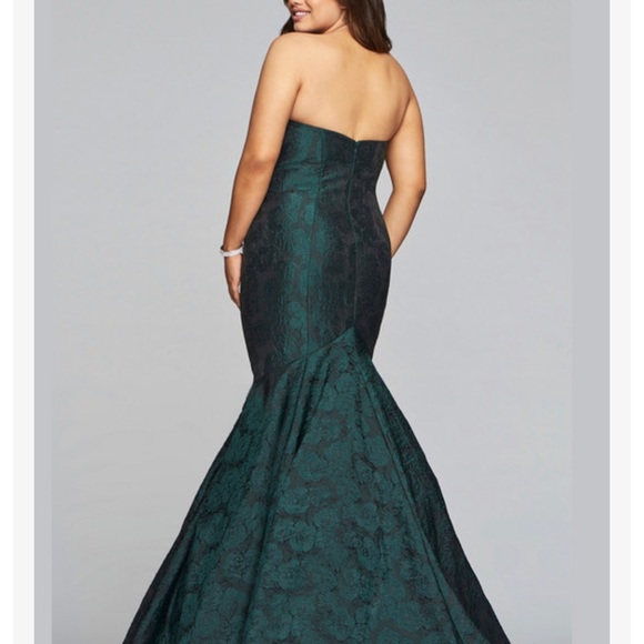 Green Strapless Dress - Picture 3 of 3